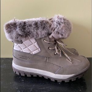 Bearpaw boots like new!